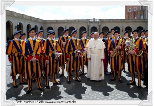 http://www.explore-italian-culture.com/images/swiss-guard-02.jpg