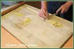 Fresh pasta cutting 1