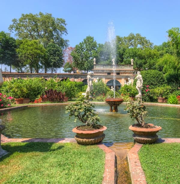 Lucca Botanic Gardens with a fountain and a pond