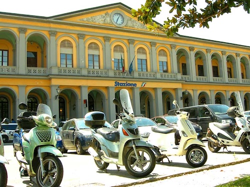 Front of Lucca train station