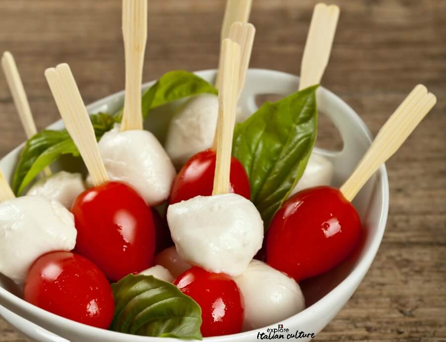 Caprese salad as kebabs, in the colour of the Italian flag.