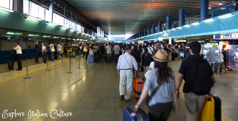 Flughafen Fiumicino: immer chaotisch - lassen Sie viel Zeit zum Einchecken.