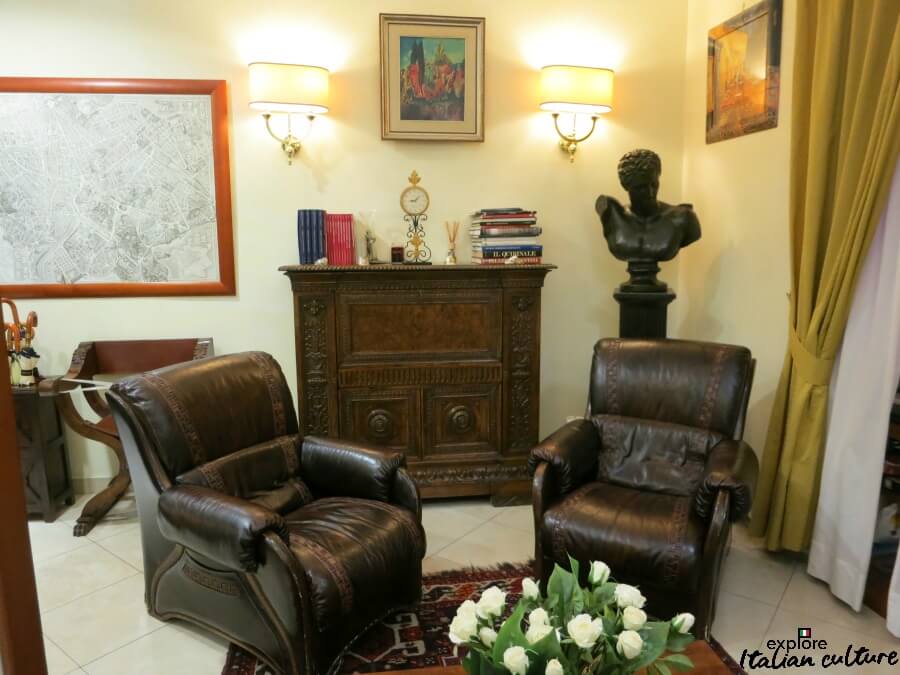 Hotel Gea's sitting area. Hotel Gea di Vulcano, sitting area including comfortable armchairs.