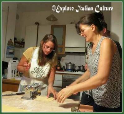 Put the dough in the machine and turn the handle!