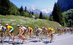 Italian Easter traditions cycling