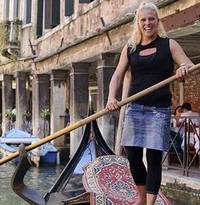 A female Italian gondola driver