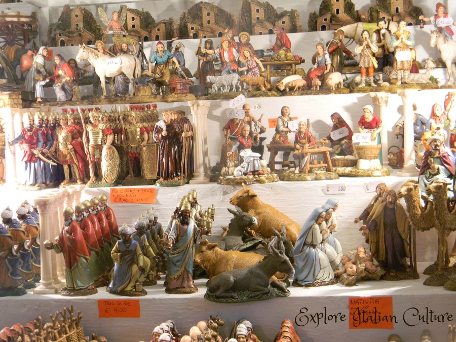 Presepi figures on market stall.