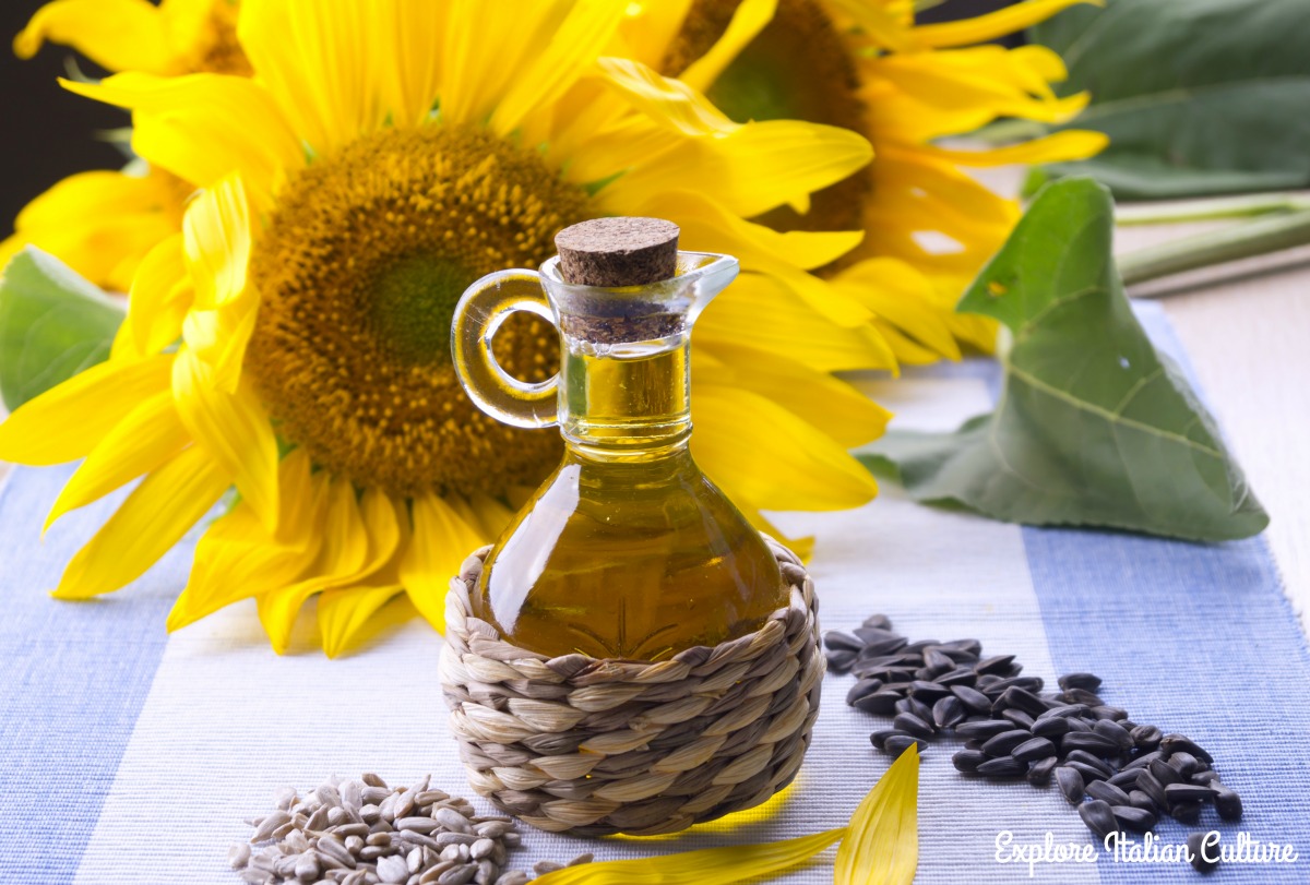 The sunflower and her products: seeds and oil. A Sunflower, sunflower seeds and oil.