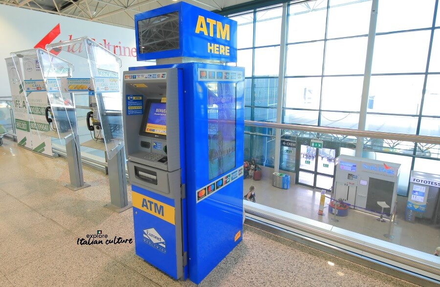bankomat na lotnisku Fiumicino.